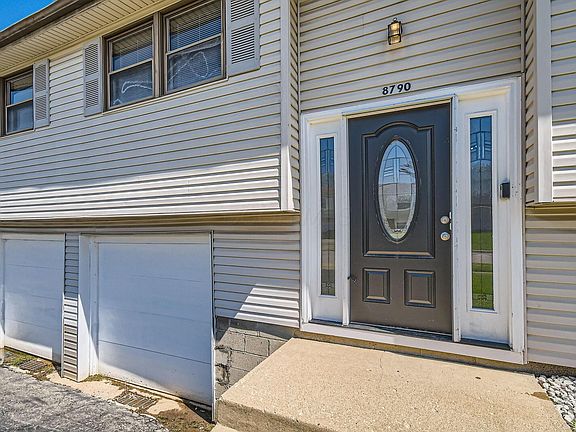 3rd image of 8790 Crestwater Dr