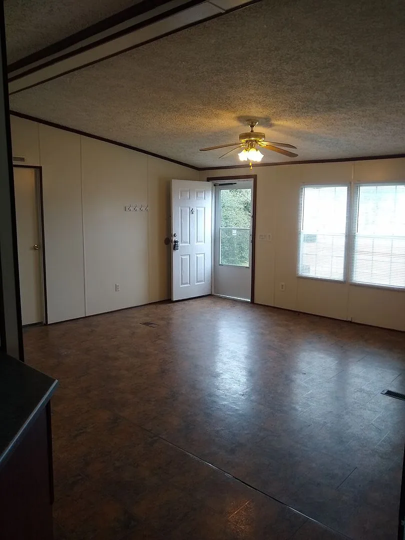 3BD/2B Mobile Home in Lakeland, GA — Photo 2