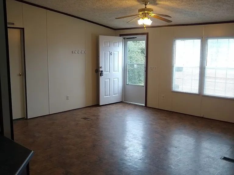 53 Harnage Rd — Photo 2