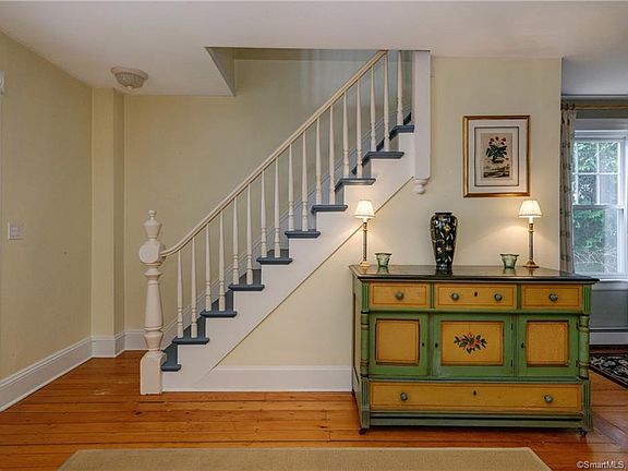 5th image of 22 Oak Dr
