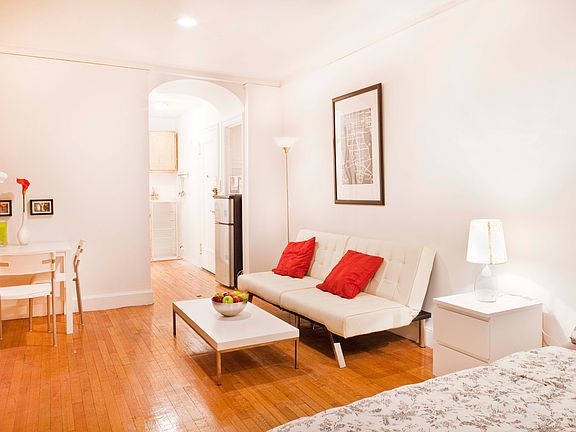 3rd image of 305 E 44th St APT 1C