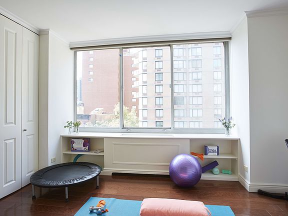 4th image of 404 E 79th St APT 5A