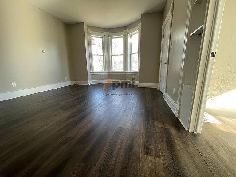 424 E 10th St #1 — Photo 2