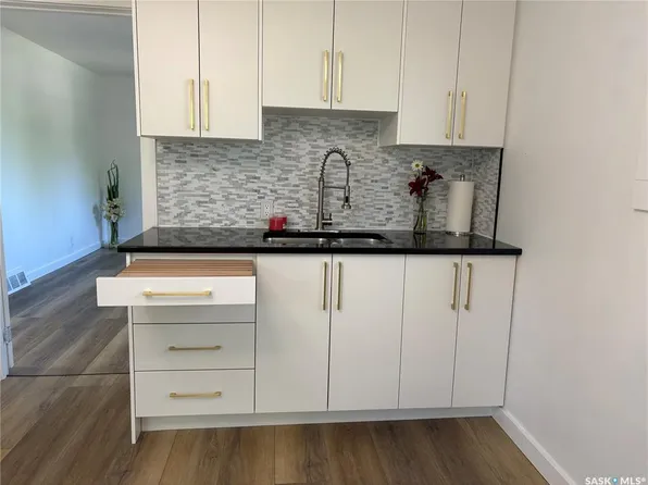 925 O AVENUE S, Saskatoon, SK S7M 2S8