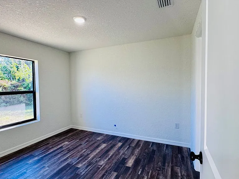 242 Organ St — Photo 17