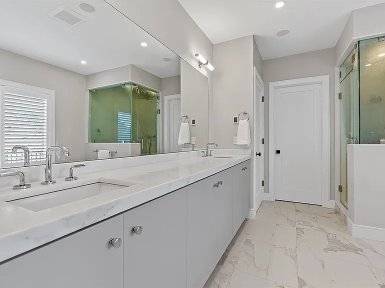 5 Colonial Rd #5 — Photo 17