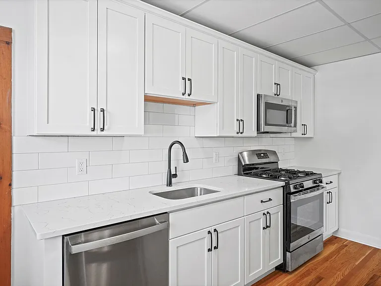 33 Franklin St — Photo 6