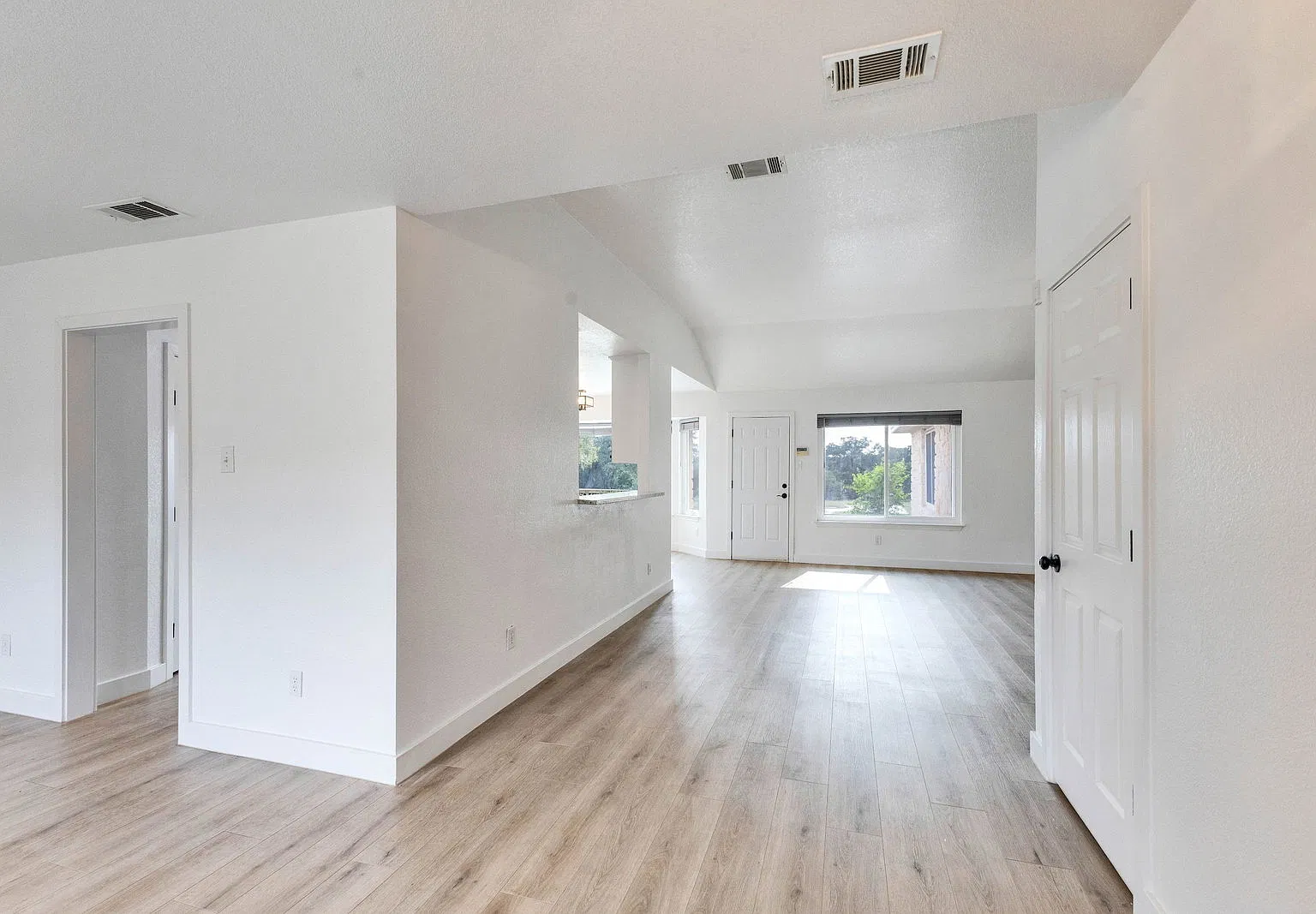 4 bed, 2.5 bath, 2503 sqft, $2,999 — Photo 3