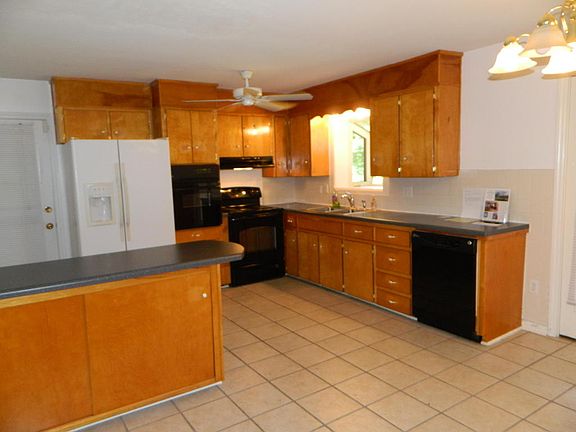 5th image of 302 Dawnridge Dr