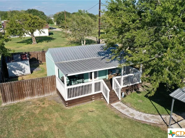 301 Vandenberge St, Austwell, TX 77950