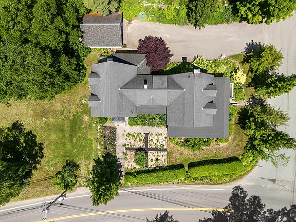 3rd image of 4 Meadow Cove Road
