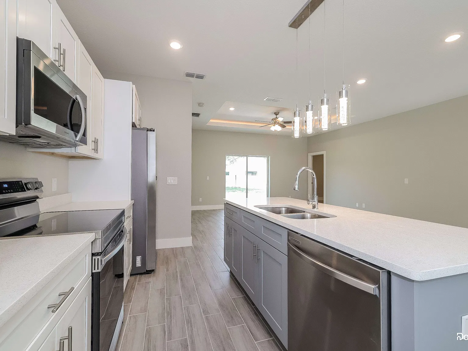 4 bed, 2.0 bath, 1670 sqft, $2,430 — Photo 3