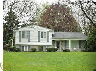 3960 Reseda Rd, Waterford, MI 48329