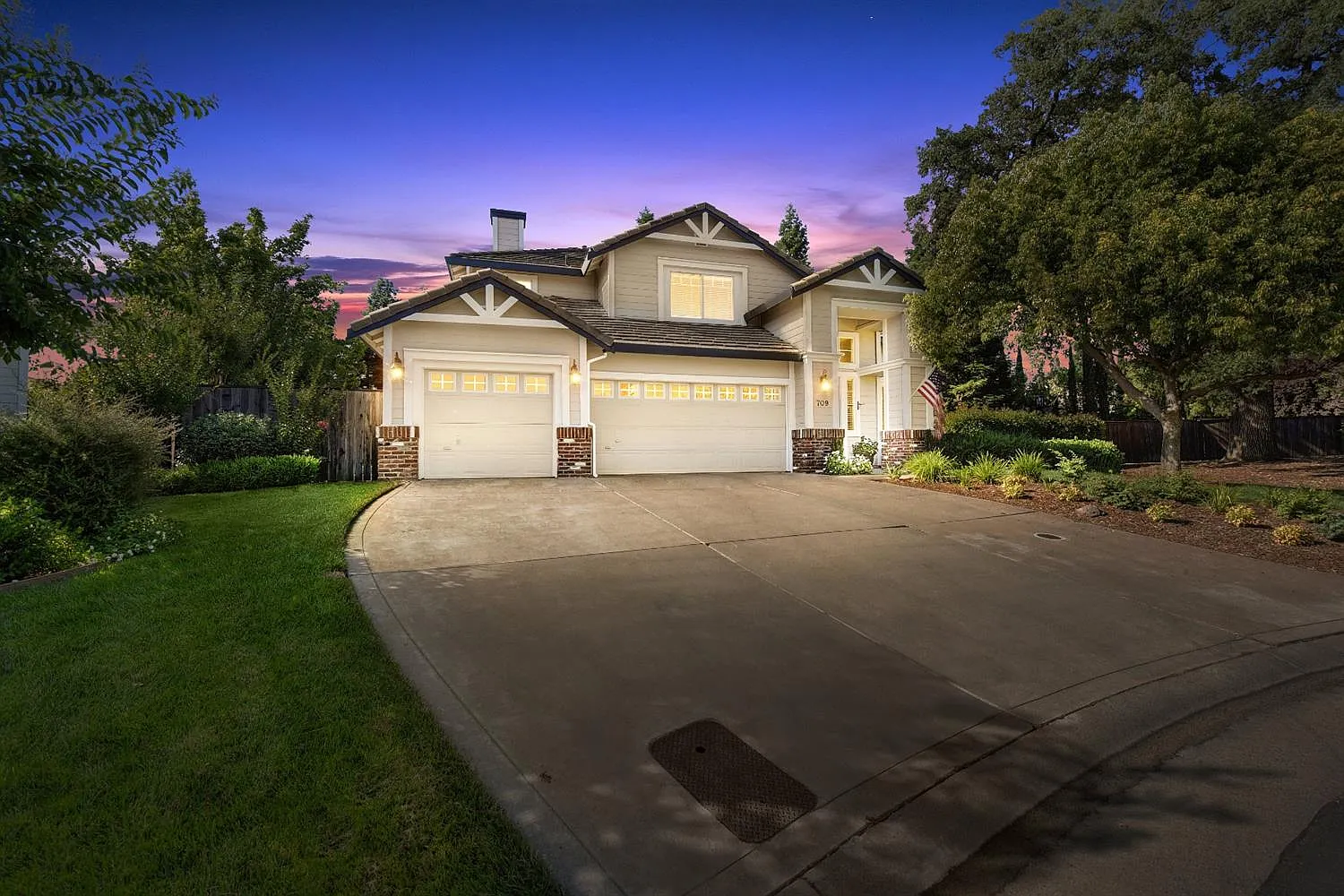 709 Dean Ct photo 1