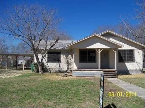 1410 Cecelia St, Taylor, TX 76574