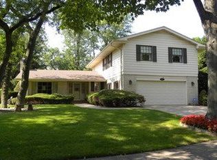1420 Sequoia Trl, Glenview, IL 60025