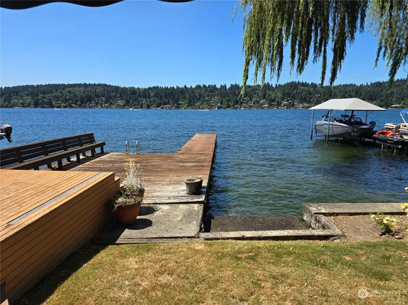 5845 Pleasure Point Lane SE, Bellevue, WA 98006