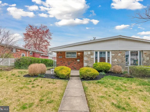 8715 Macon St, Philadelphia, PA 19152