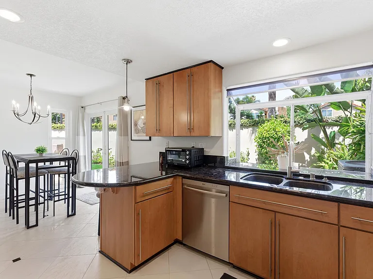 30072 Whitecap — Photo 14