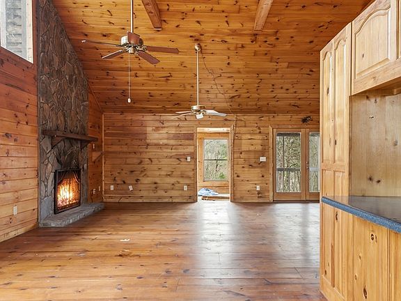 5th image of 591 Oak Ridge Rd