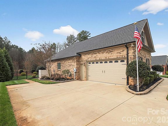 5th image of 3225 Fairmead Dr