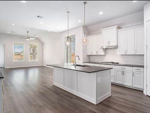 3rd image of 12818 Raemoir Dr