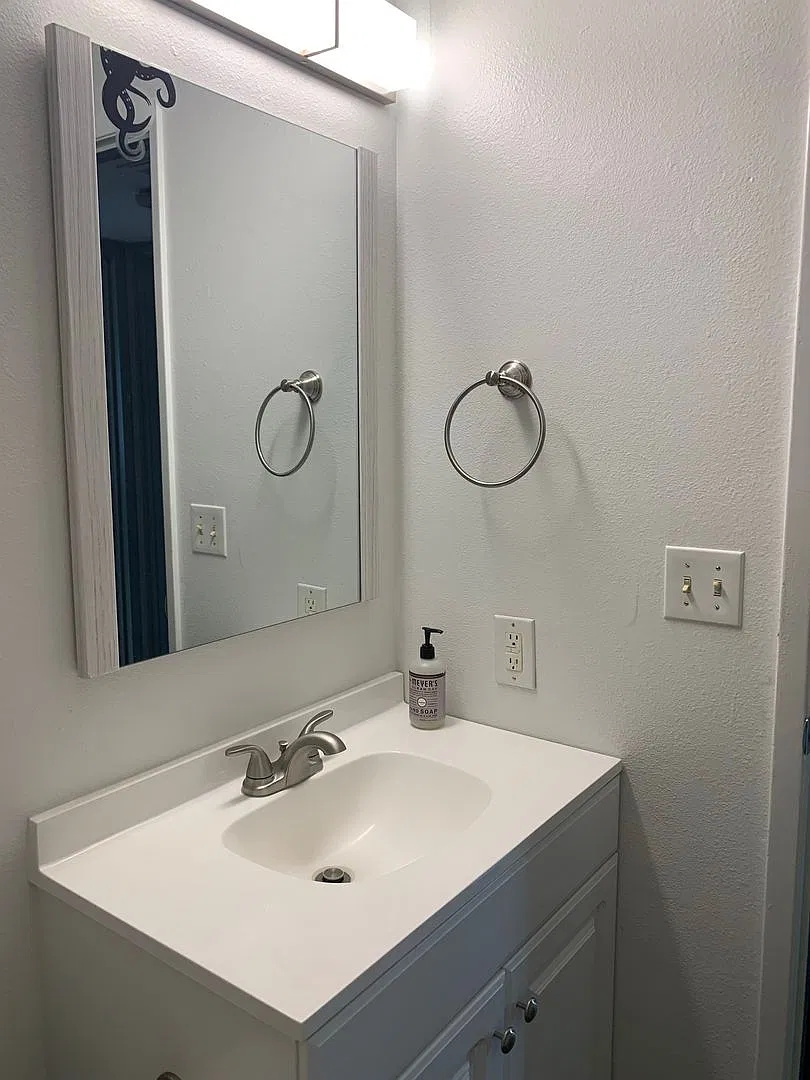 Chico-Townhouse for Rent. 2 bedroom 1 bath, upstairs, carport, inside laundy hookups — Photo 3