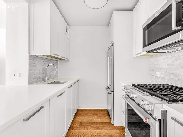 200 E 94th St #126 — Photo 3