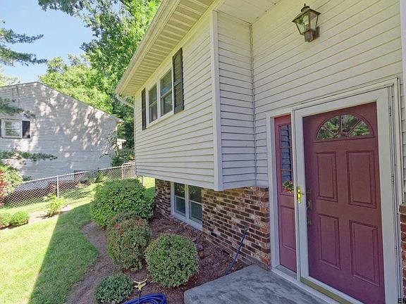 2nd image of 34 Normanside Dr