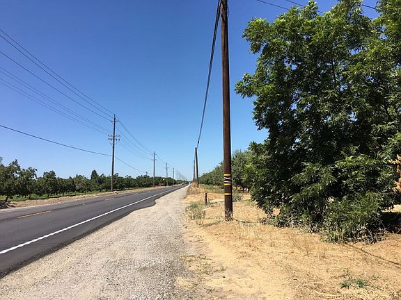 4th image of 11019 Yosemite Blvd