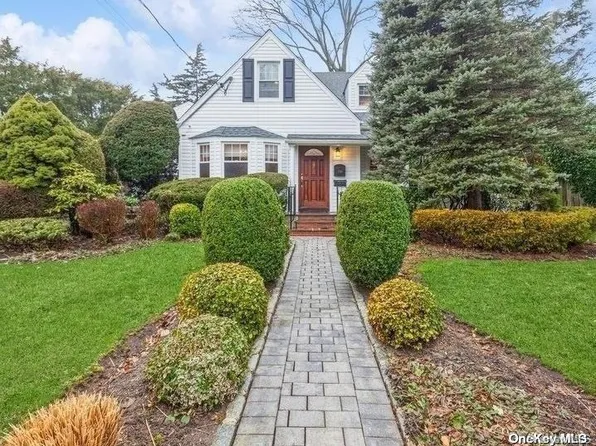 2758 Carnation Avenue, Baldwin, NY 11510