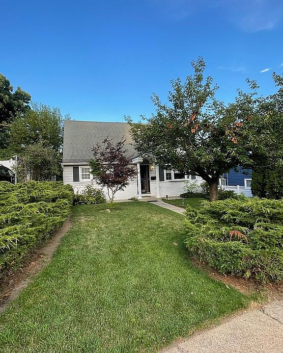 1st image of 8 Bryce Ave