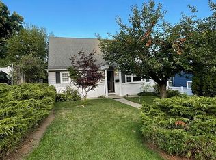 8 Bryce Ave, Glen Cove, NY 11542