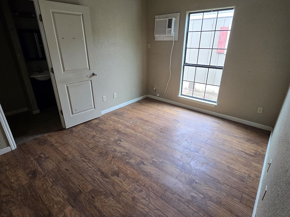 2nd image of 554 E 8th St #1