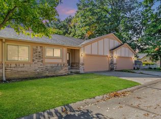 42225 Spruce Ln, Clinton Township, MI