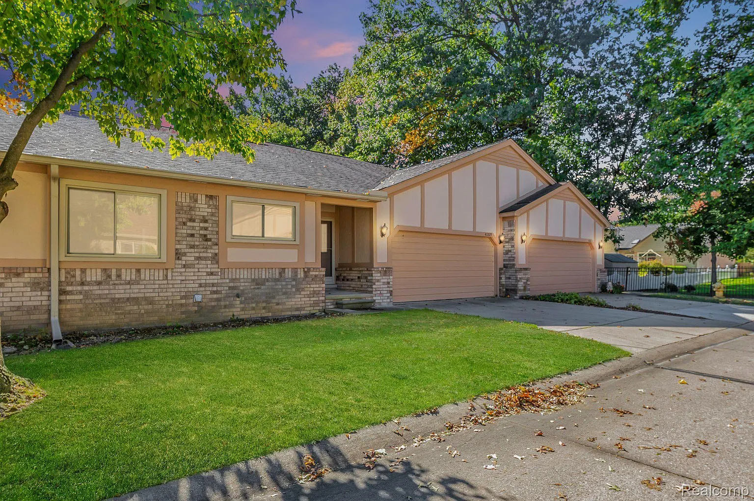 42225 Spruce Ln photo 1