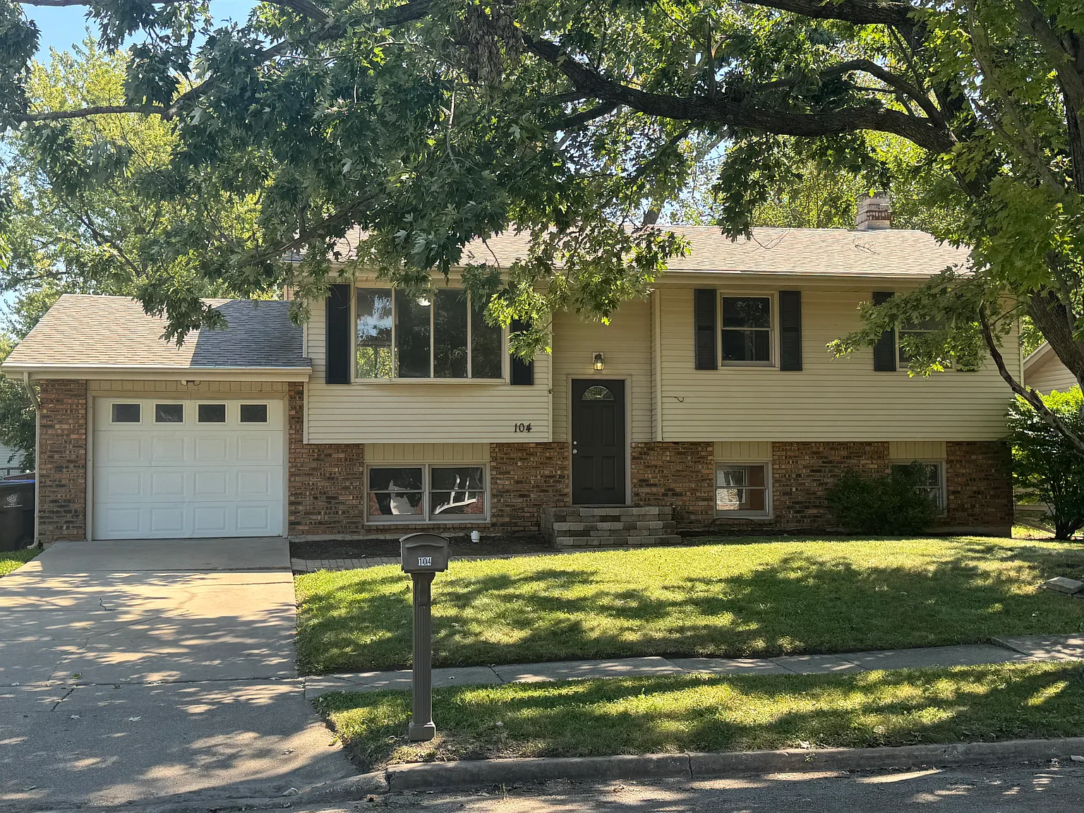 4 bed, 2128 sqft, $2,200 — Photo 1