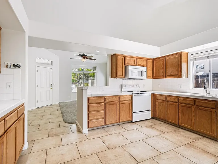 352 W Kelly Ave — Photo 8