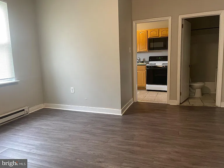 412 E Walnut Ln #3 — Photo 11