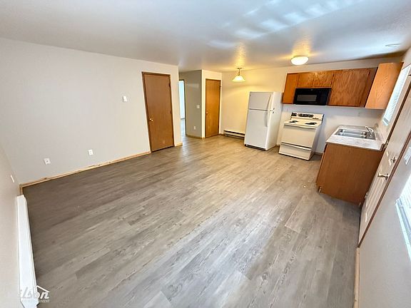 2nd image of 201-203 Oak St #8