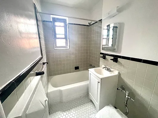 Rented by Highline Residential | media 23