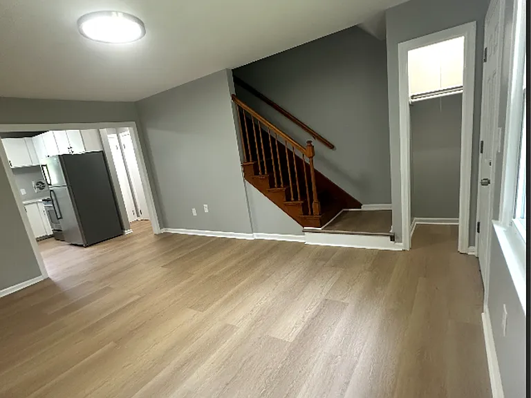 8 Vernon St — Photo 3