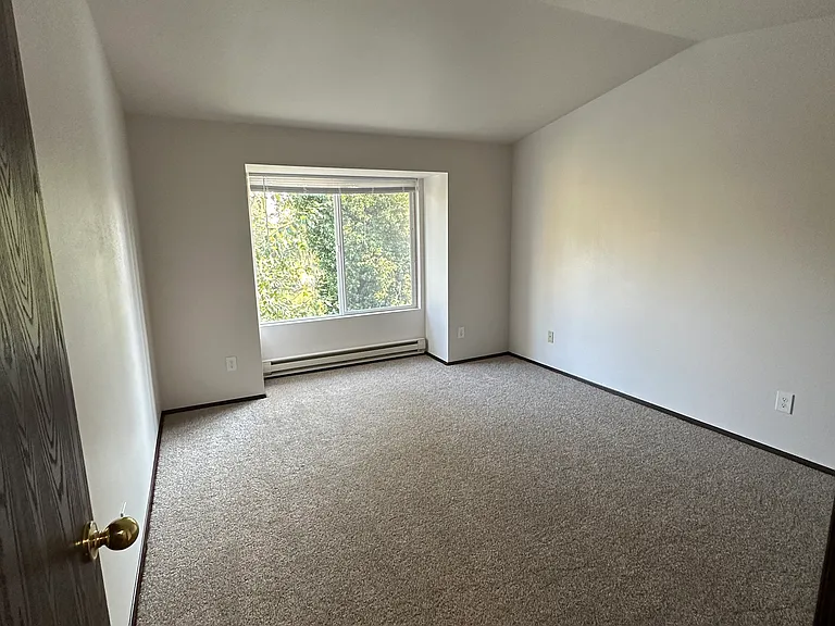 Hidden Lake Apartments — Photo 18
