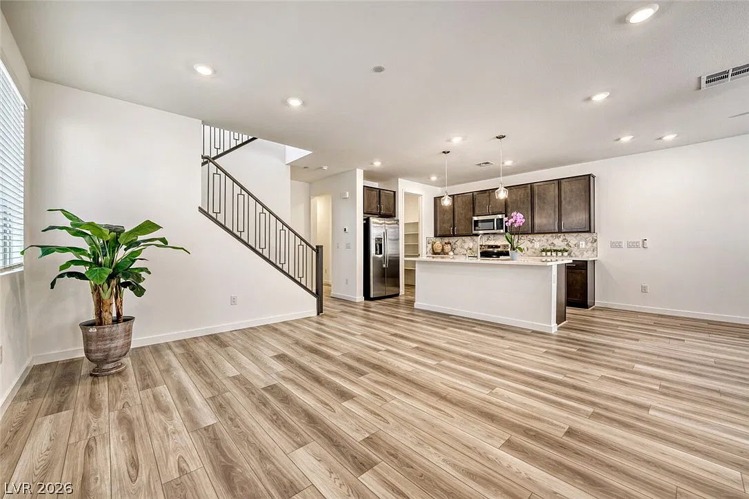 4 bed, 3.0 bath, 2170 sqft, $2,750 — Photo 4