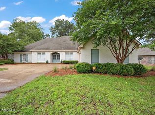 209 Sycamore Ln, Madison, MS 39110