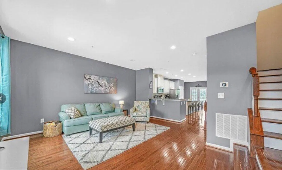 3 bed, 2100 sqft, $3,200 — Photo 4