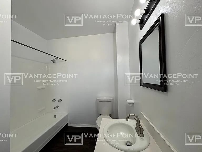 213 E Green Bay St #B — Photo 12