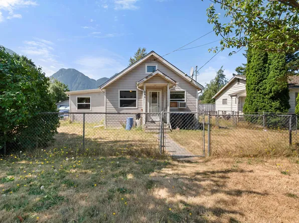 944 3rd Ave, Hope, BC V0X 1L4