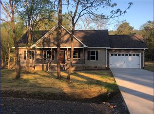 61 Valley Rd, Trenton, GA 30752