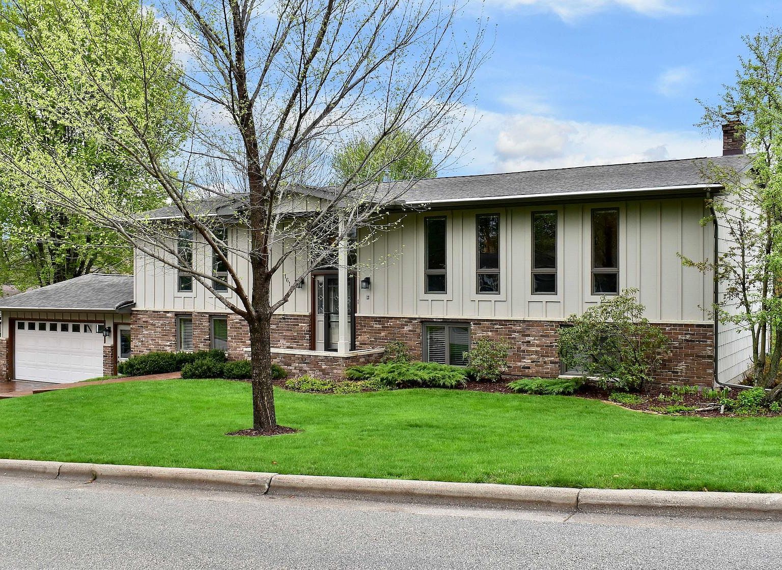 1614 Valley View Dr